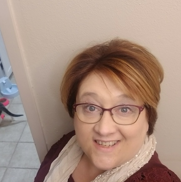 Meet your Posher, Carla - Picture 1 of 1